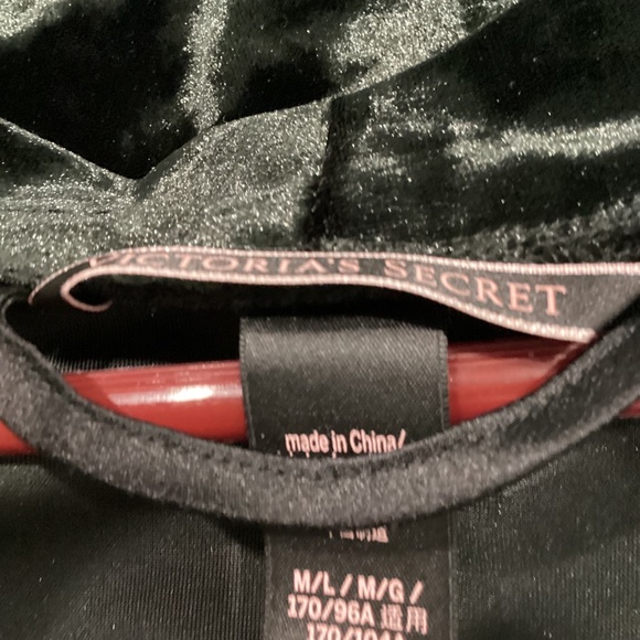 Victoria’s Secret Black Velvet Kimono Size Medium/Large - Picture 4 of 4